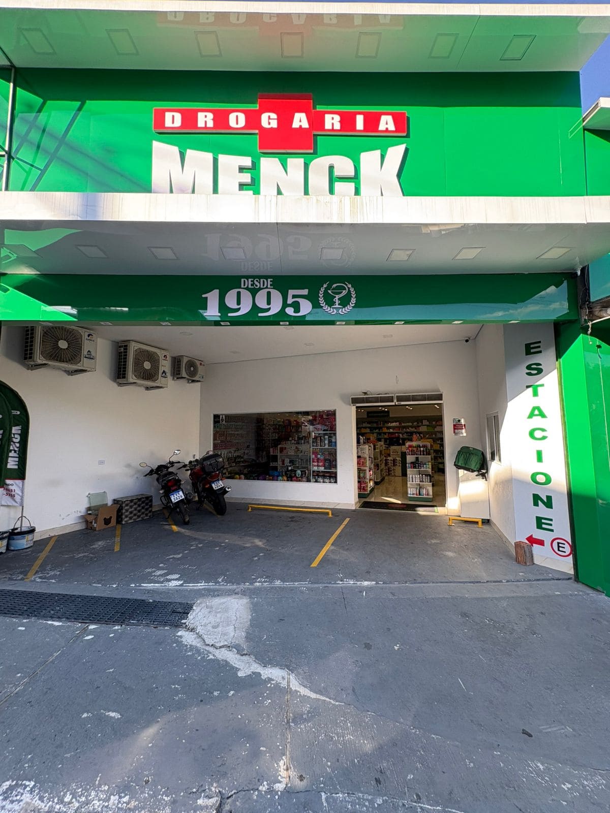Drogaria Menck fachada comercial INOVE